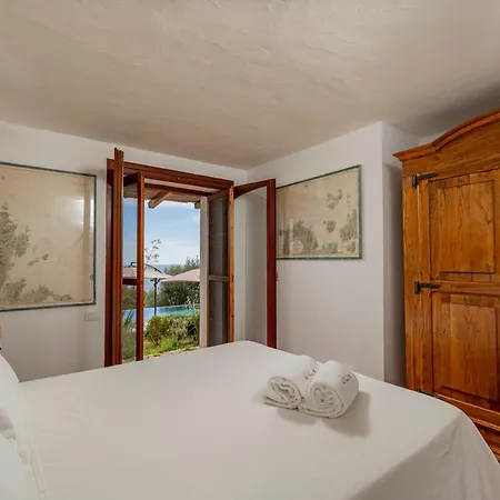 Luxury A Pantogia Con Piscina A Sfioro Vila